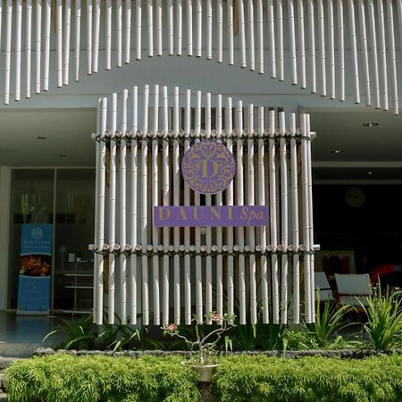 K Gallery Hotel Pasuruan Esterno foto