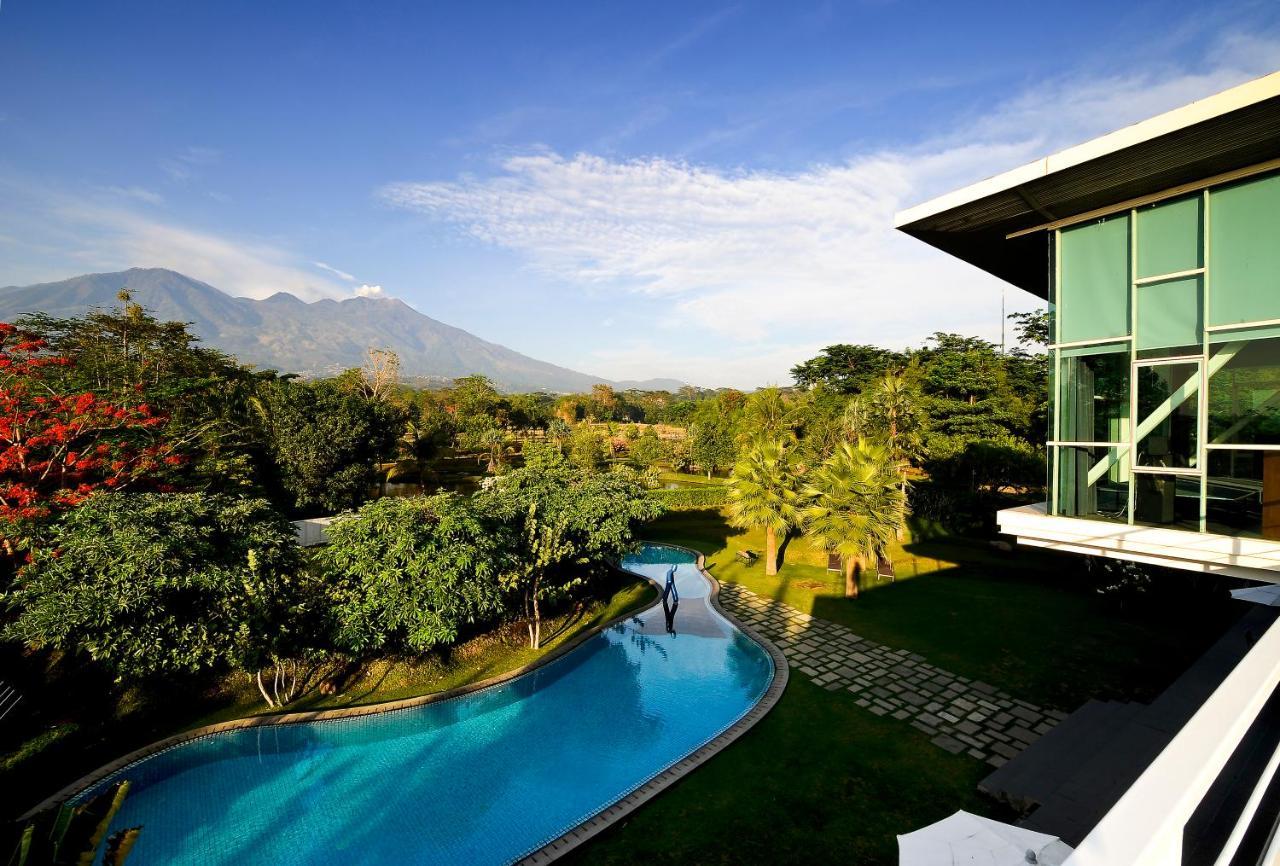 K Gallery Hotel Pasuruan Esterno foto