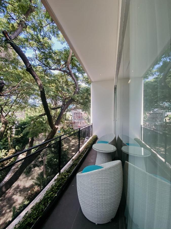 K Gallery Hotel Pasuruan Esterno foto