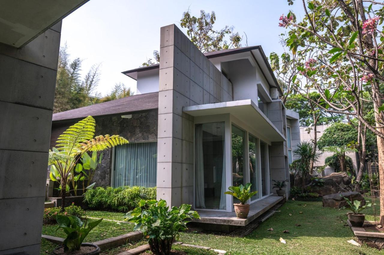 K Gallery Hotel Pasuruan Esterno foto