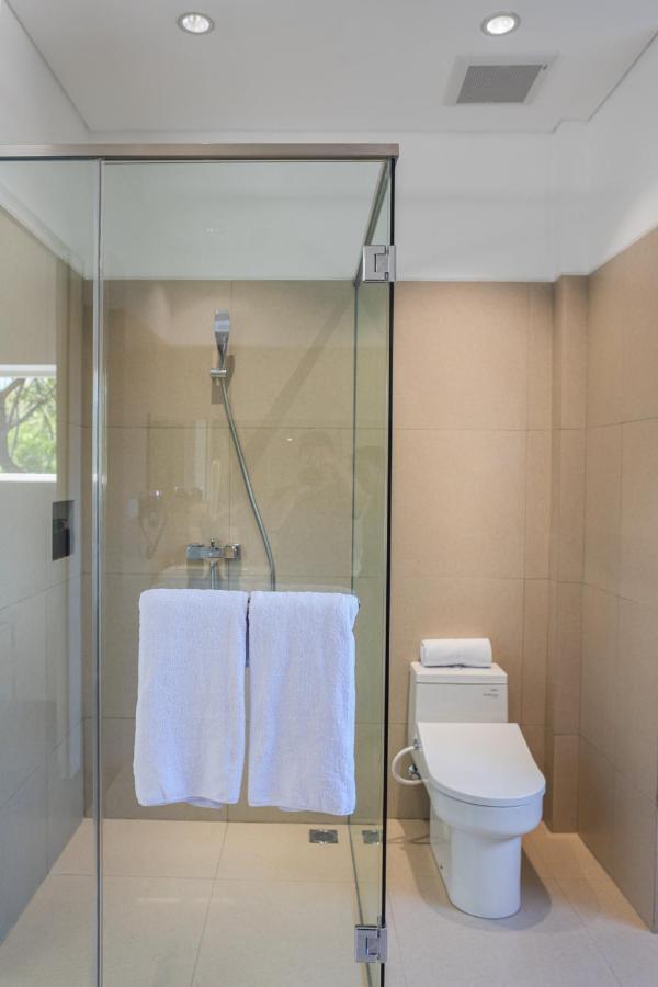 K Gallery Hotel Pasuruan Esterno foto