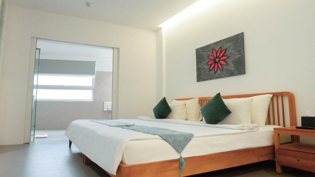 K Gallery Hotel Pasuruan Esterno foto