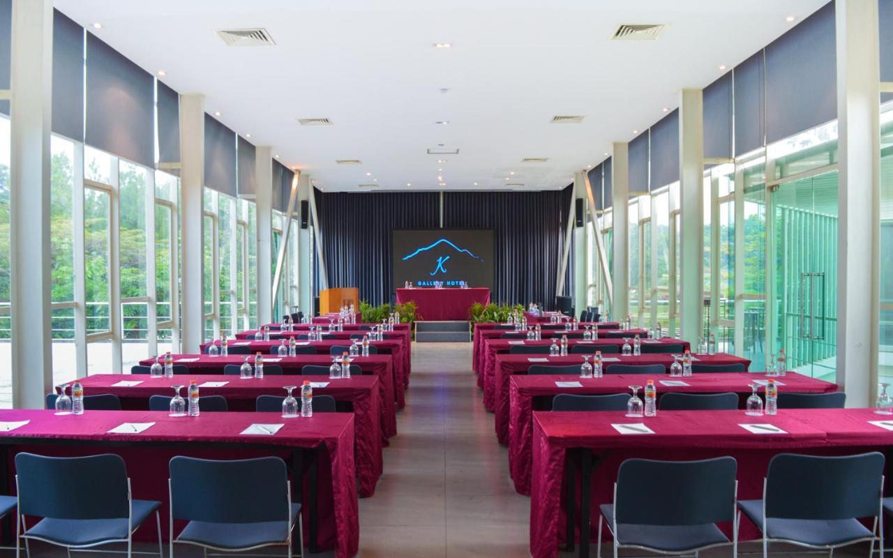 K Gallery Hotel Pasuruan Esterno foto