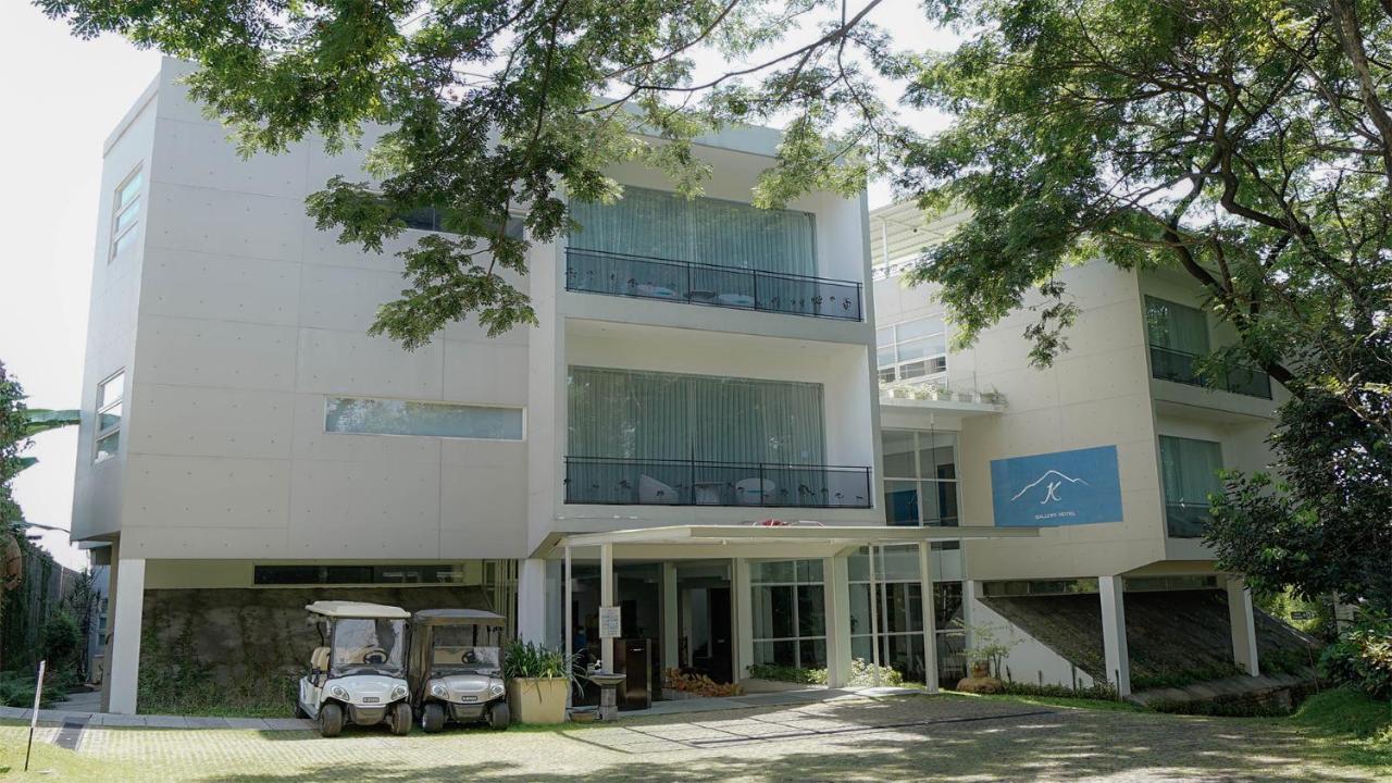 K Gallery Hotel Pasuruan Esterno foto