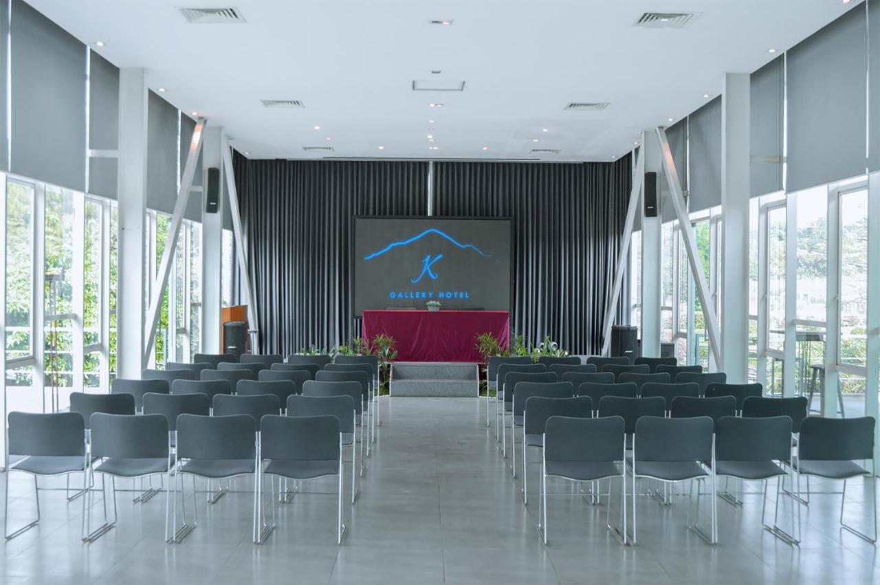 K Gallery Hotel Pasuruan Esterno foto