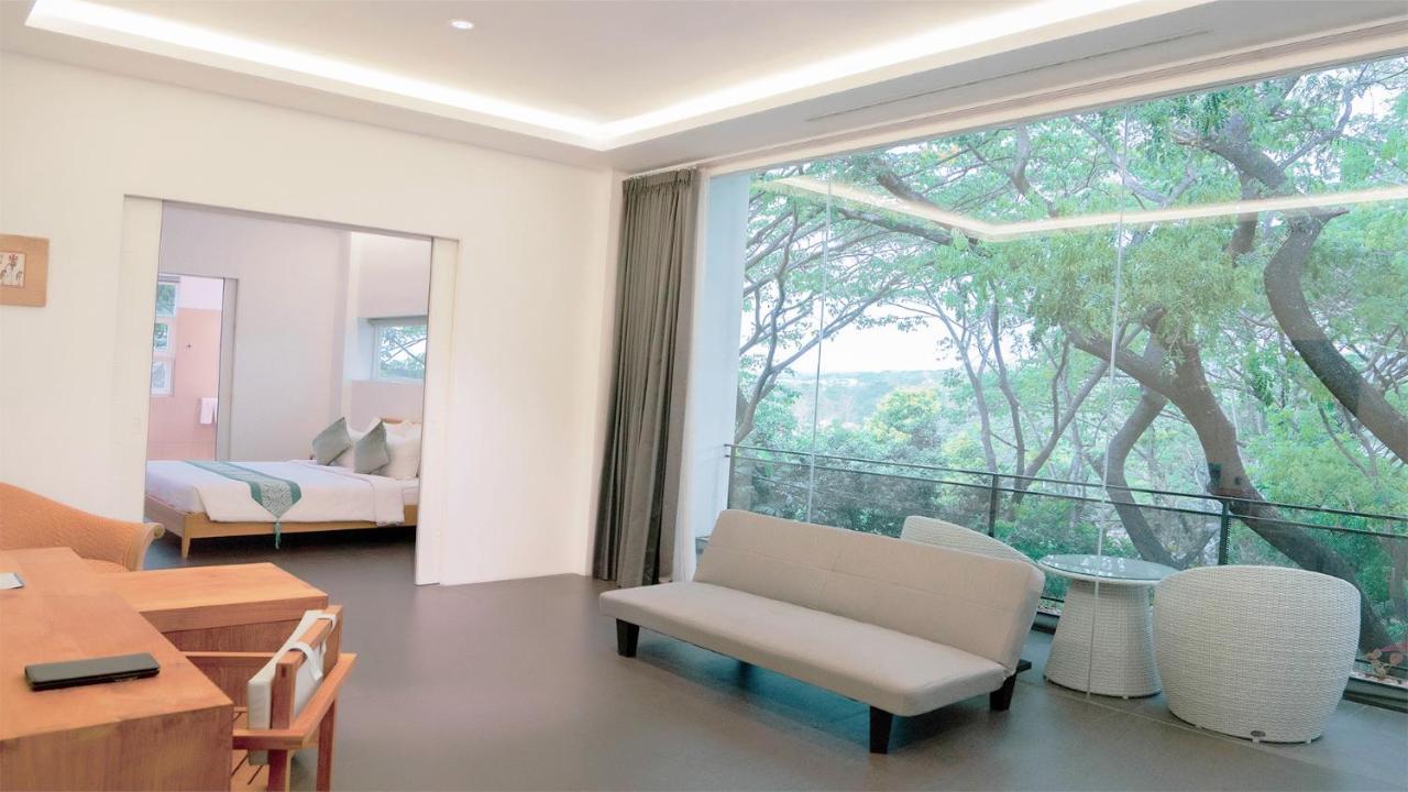K Gallery Hotel Pasuruan Esterno foto