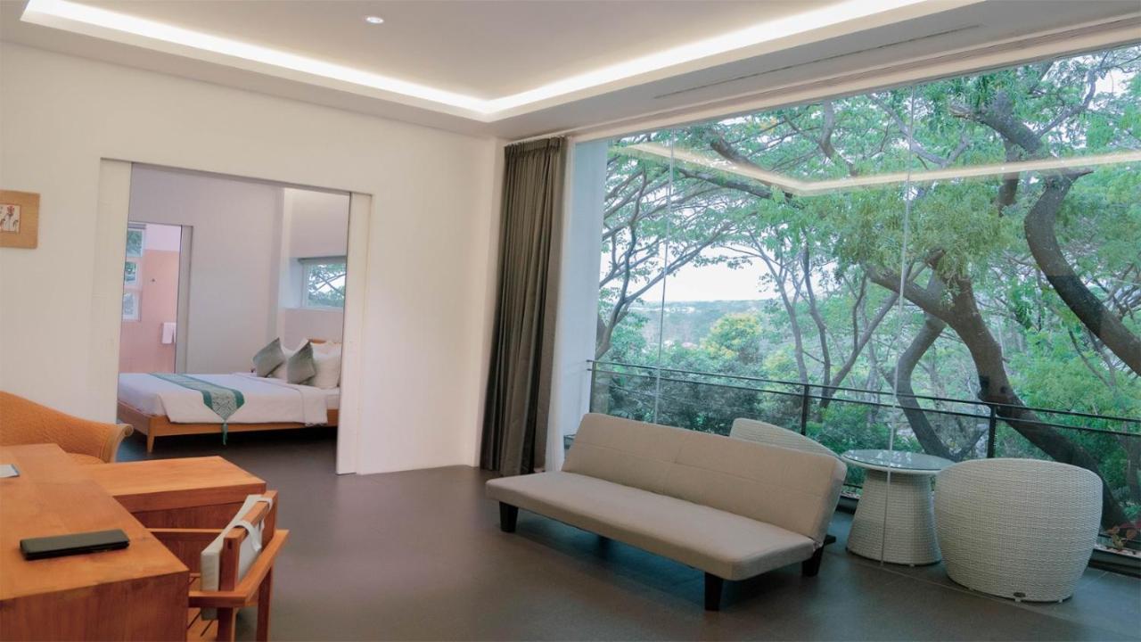 K Gallery Hotel Pasuruan Esterno foto
