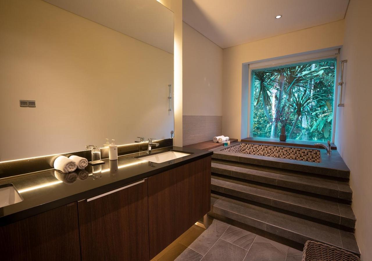 K Gallery Hotel Pasuruan Esterno foto