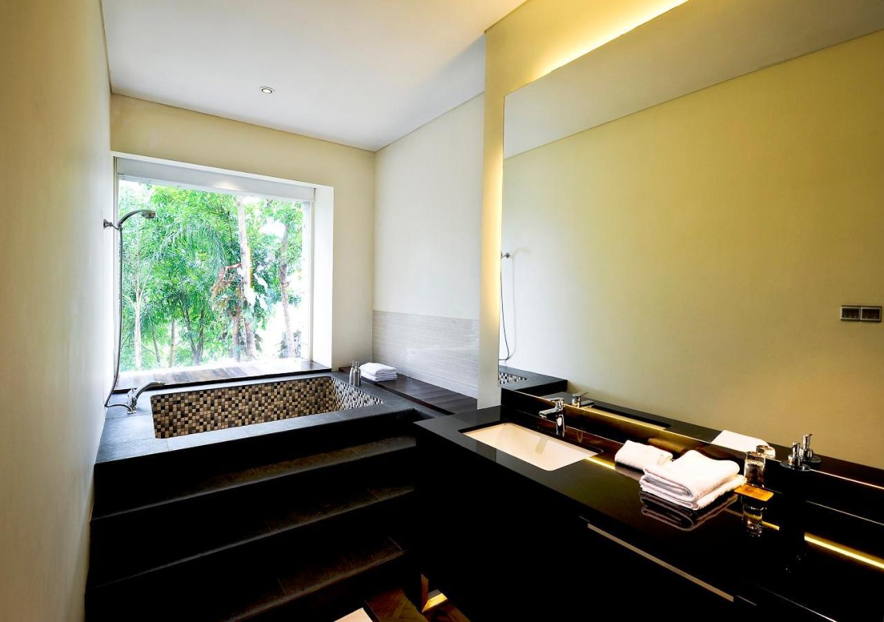 K Gallery Hotel Pasuruan Esterno foto